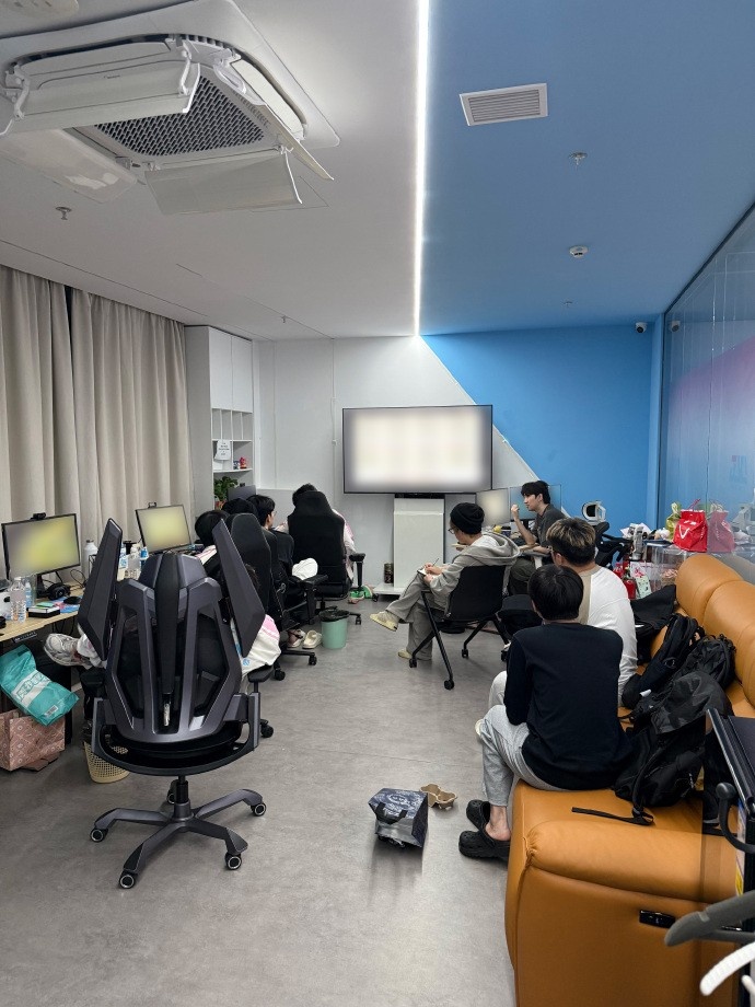 BLG分享选手幕后动态：依旧复盘到凌晨💪ON的SBTI结果